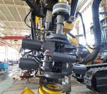1. Automatic connecting and unloading rod device of split hydraulic surface down-the-hole drilling rig