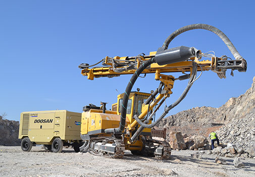 /uploads/image/20200213/13/taiye-x5-dth-seperated-crawler-mounted-automatic-rod-change-system-surface-hydraulic-drill-rig-with-cab.jpg
